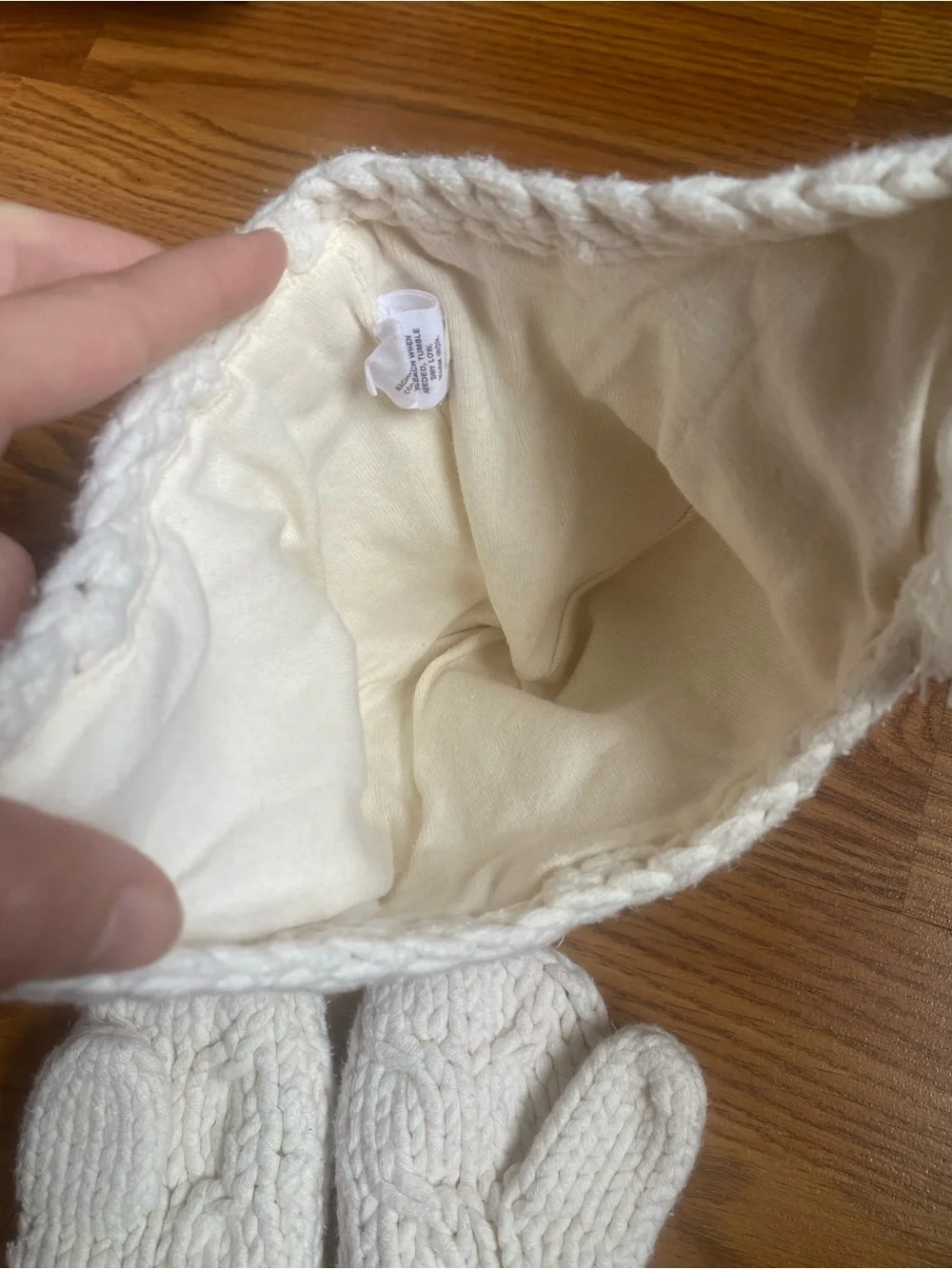 Y2K GAP Cream Cable Knit Earflap Hat with Tassels and Matching Mittens